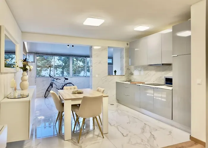 Apartment Vibrant Host Solutions - Povoa Living